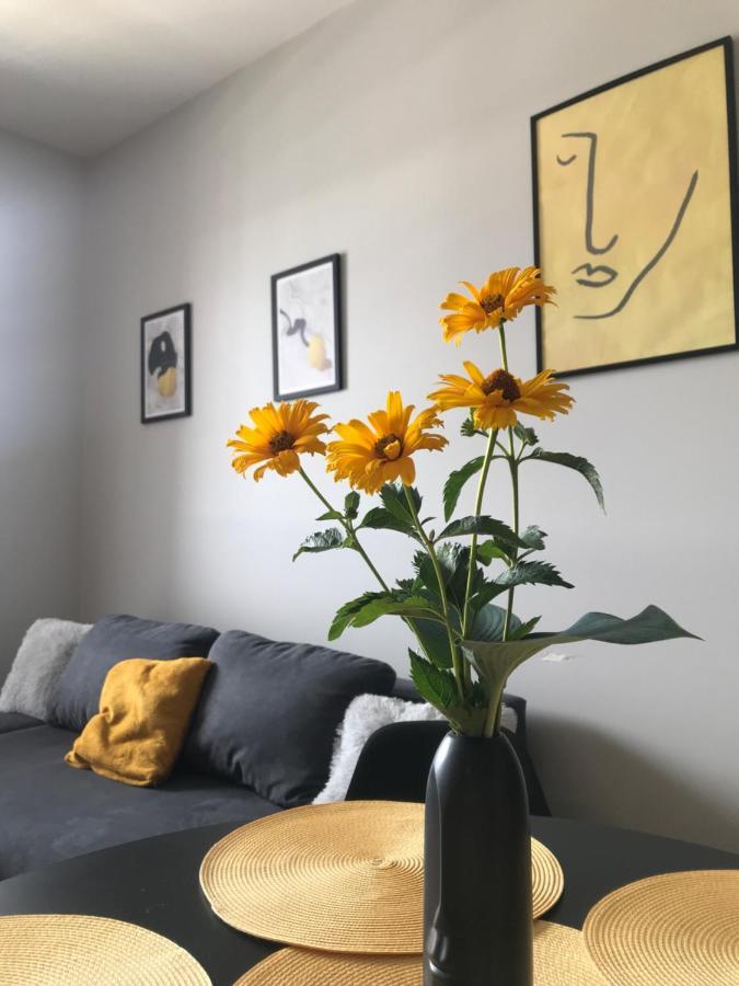 Apartament No82 Yellow Holiday Home Затор Екстериор снимка