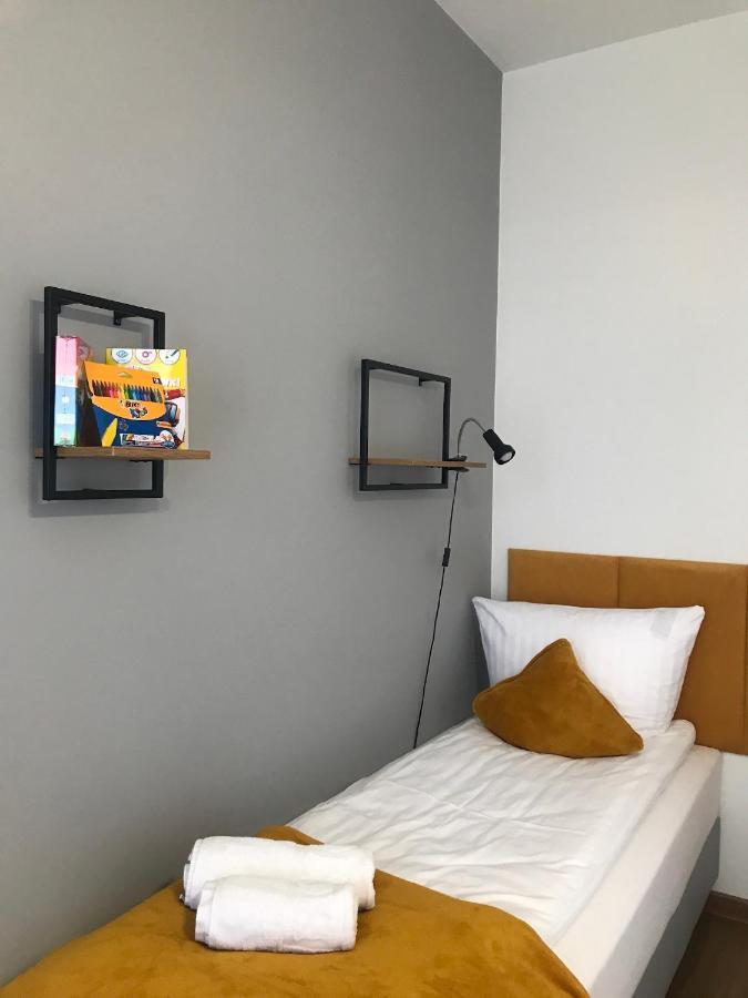 Apartament No82 Yellow Holiday Home Затор Екстериор снимка