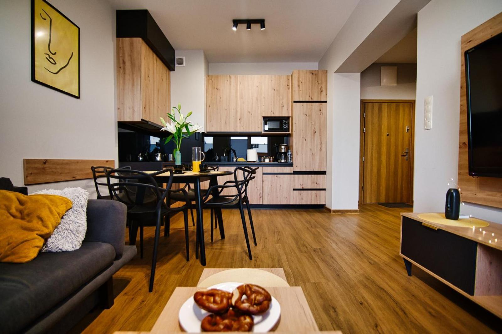 Apartament No82 Yellow Holiday Home Затор Екстериор снимка
