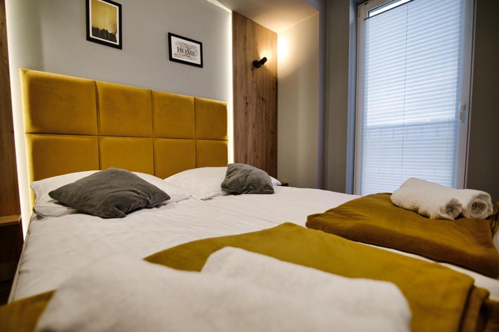 Apartament No82 Yellow Holiday Home Затор Екстериор снимка