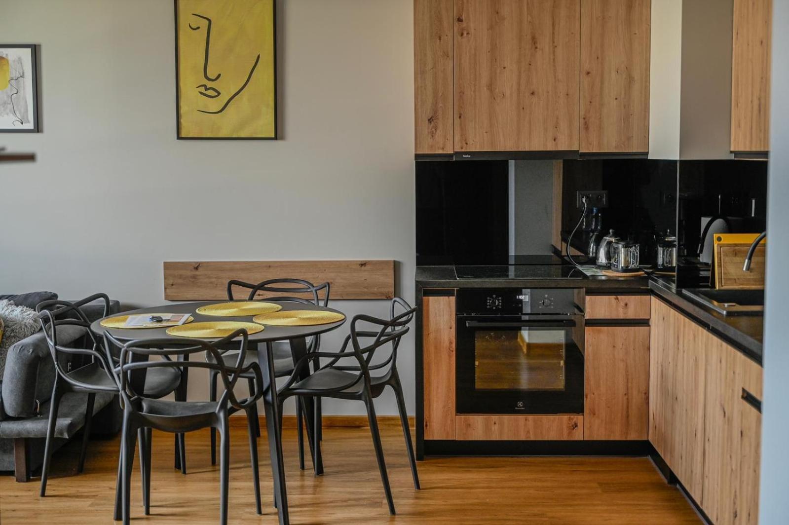 Apartament No82 Yellow Holiday Home Затор Екстериор снимка