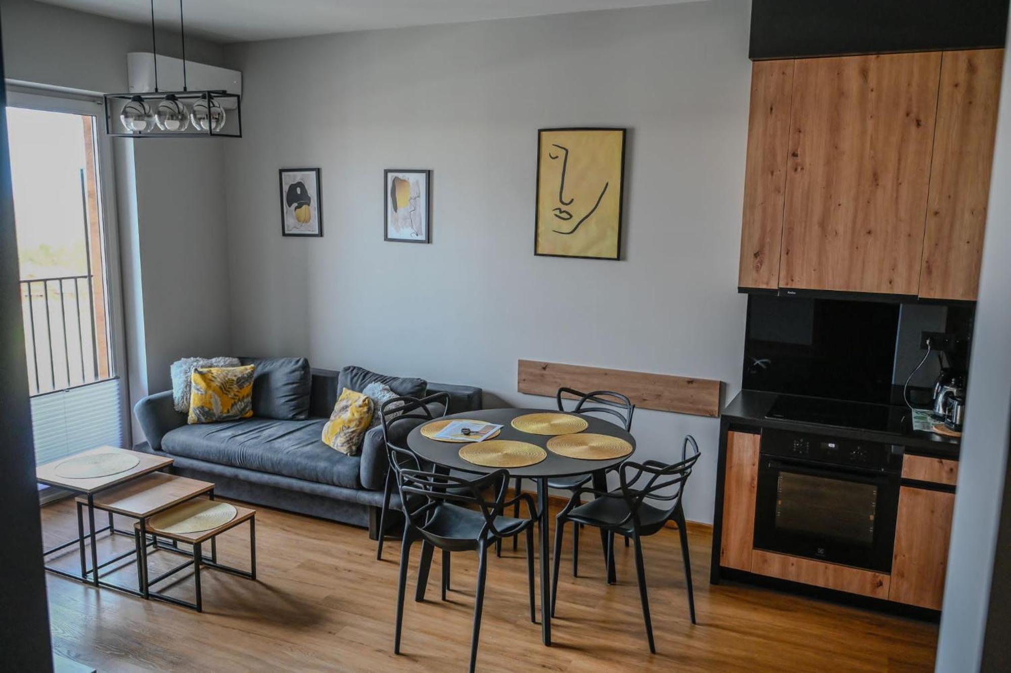 Apartament No82 Yellow Holiday Home Затор Екстериор снимка