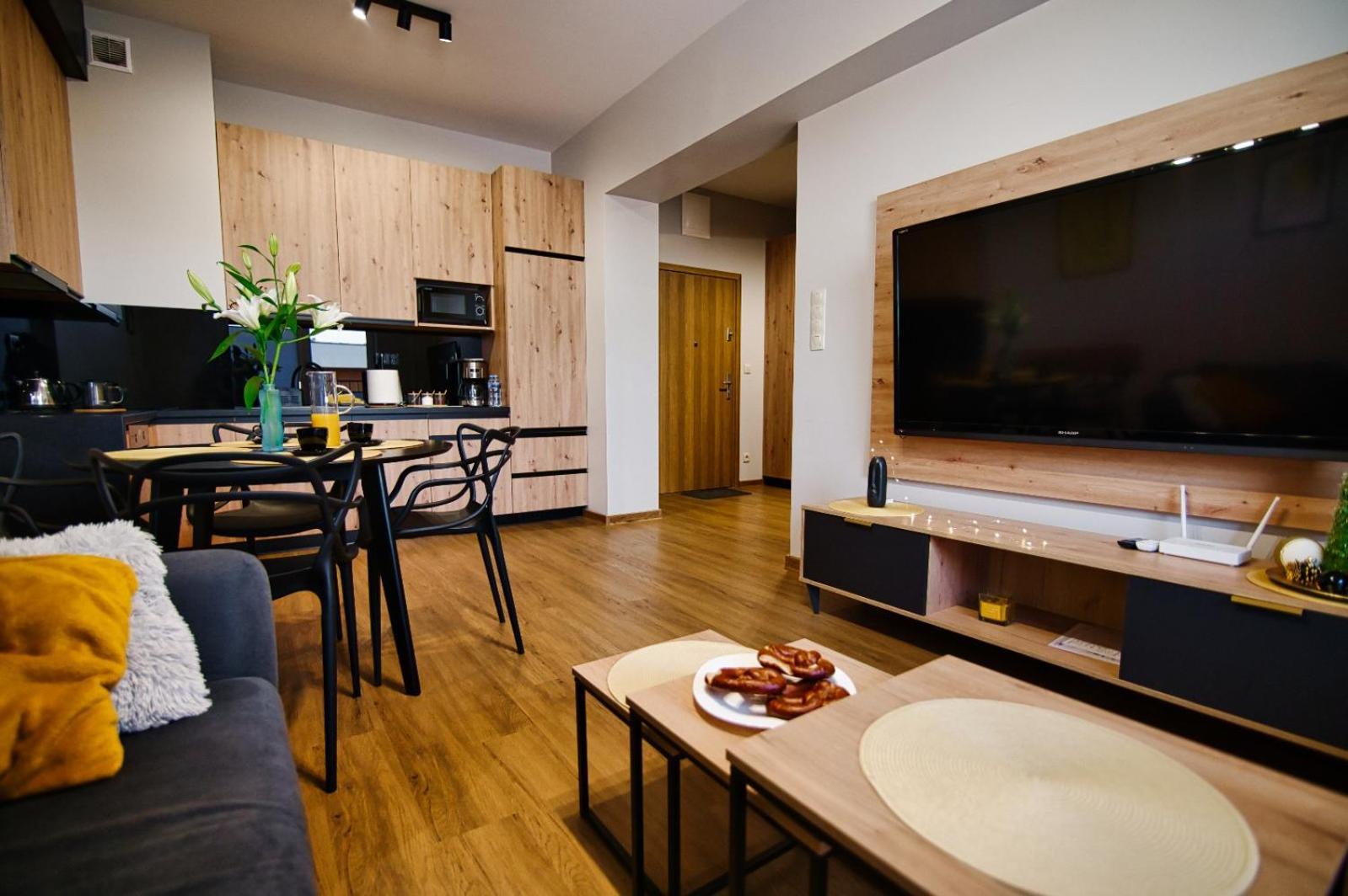 Apartament No82 Yellow Holiday Home Затор Екстериор снимка