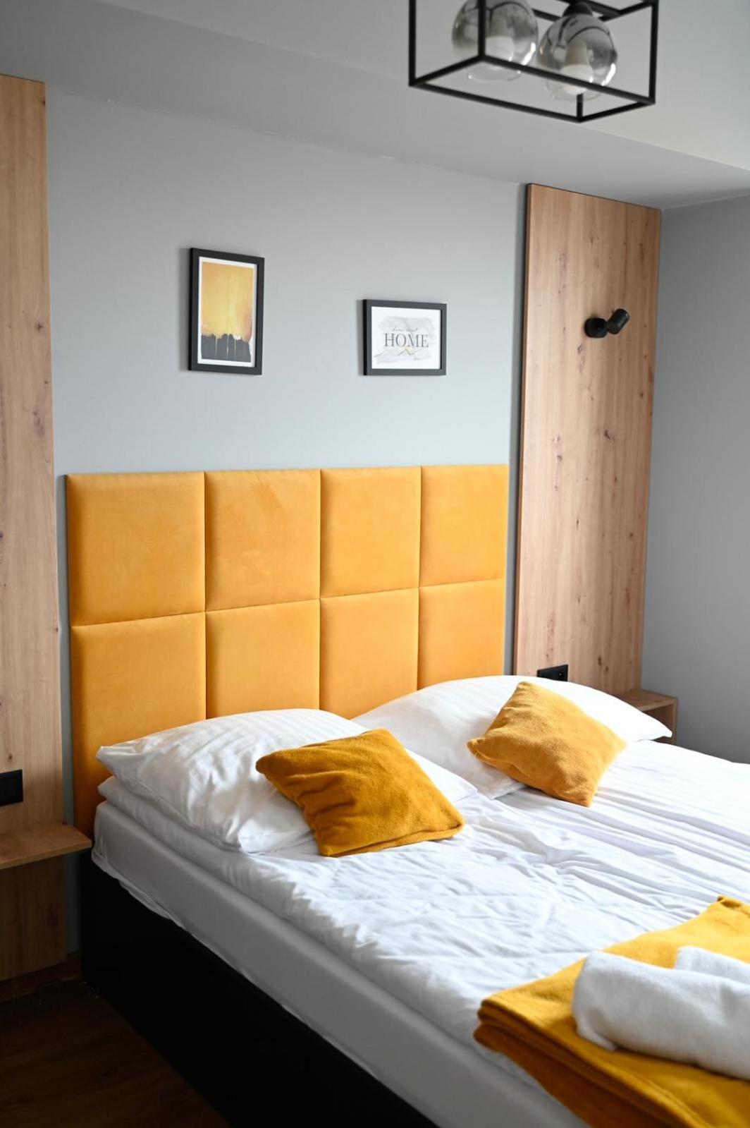 Apartament No82 Yellow Holiday Home Затор Екстериор снимка